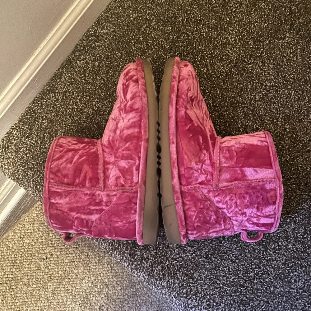 Uggs Crushed Velvet Classic Mini ll Hot Raspberry Pink 3 - Picture 4 of 8